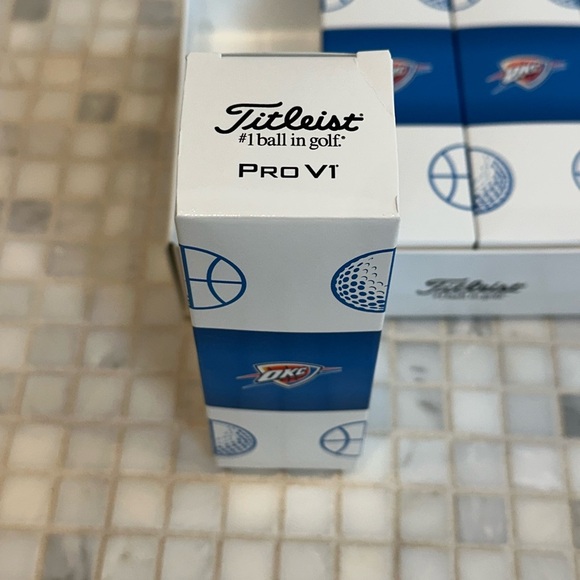 New OKC Thunder Titleist Pro V1 Golf Balls Dozen - Picture 5 of 6